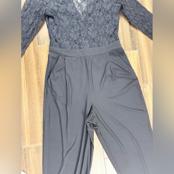 Gianni Bini size M Black Lace Illusion V Neck Long Sleeved Wide Leg Jumpsuit LBD - Picture 6 of 16
